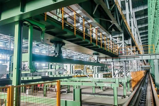 礦源智造 全自動鋼管移送起重機在礦山與建筑設(shè)備倉儲中的應(yīng)用與優(yōu)勢